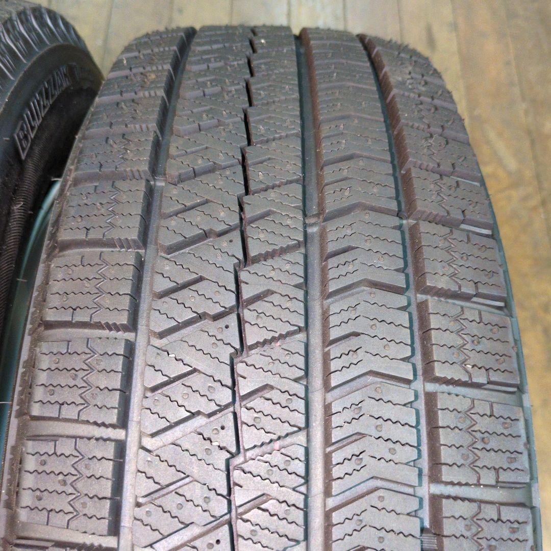 ジ*ム様 手渡可　美品　2022年　9分〜　BSスタッドレス　VRX2　215/