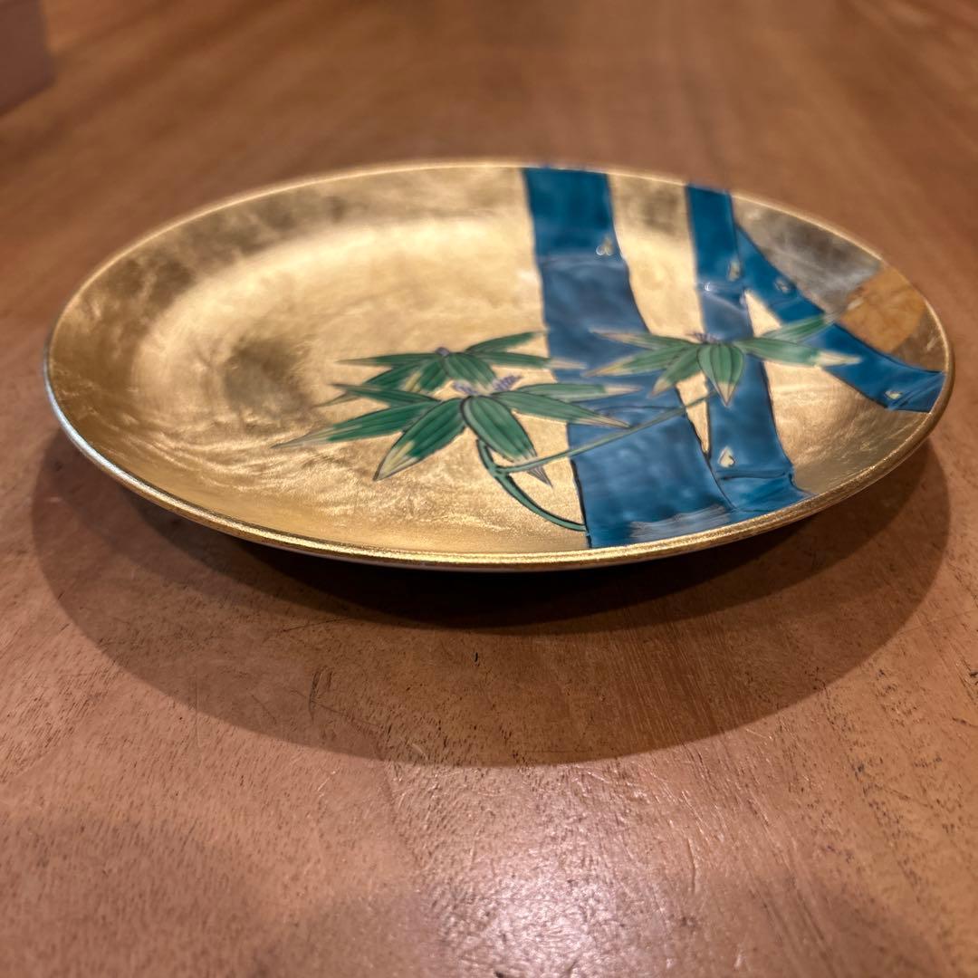 飾り皿　琥山窯　竹絵金箔推　皿立て箱付