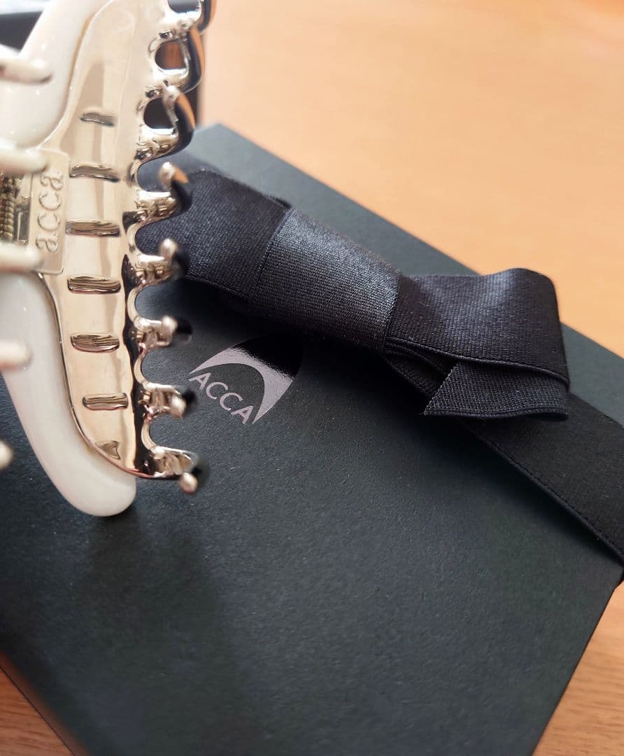 美品 アッカ acca ヘアクリップ バタフライ パピヨン 蝶々 ホワイト