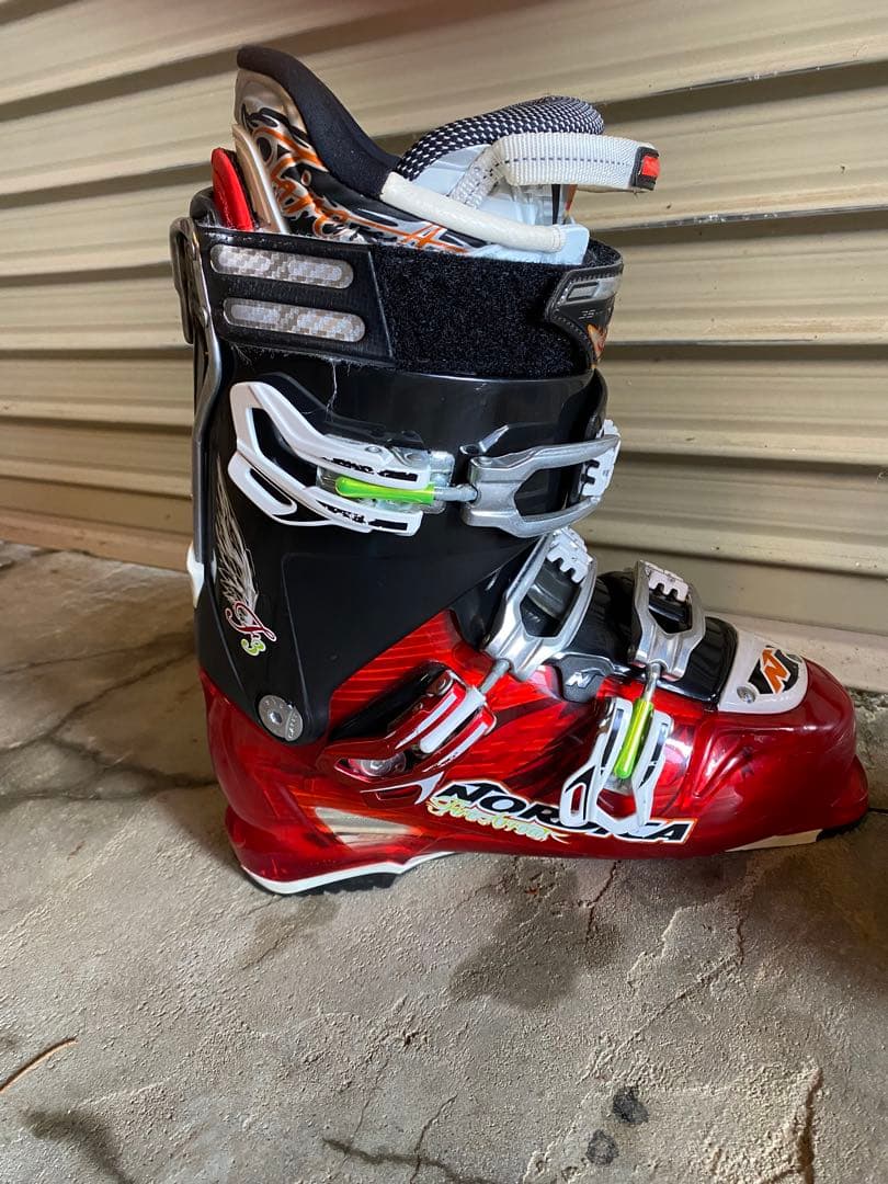 ノルディカ　ファイヤーアロー　スキーブーツ