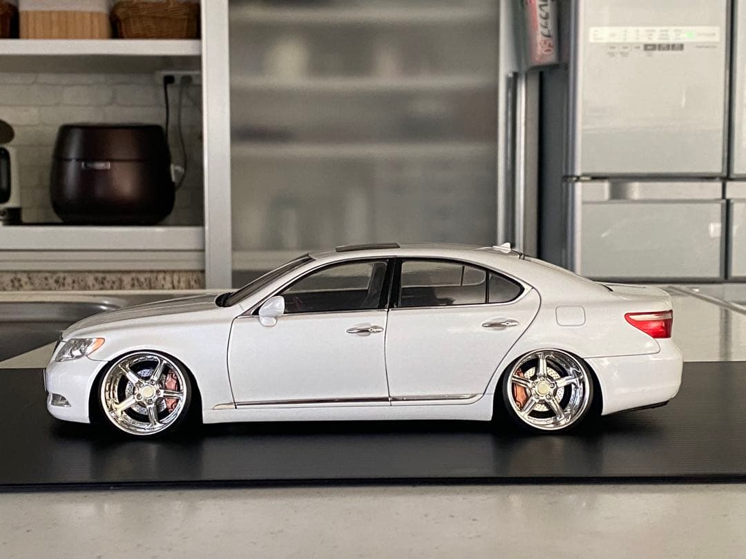 レクサス　LS460 1/18 スタンス21インチ ローダウンカスタム
