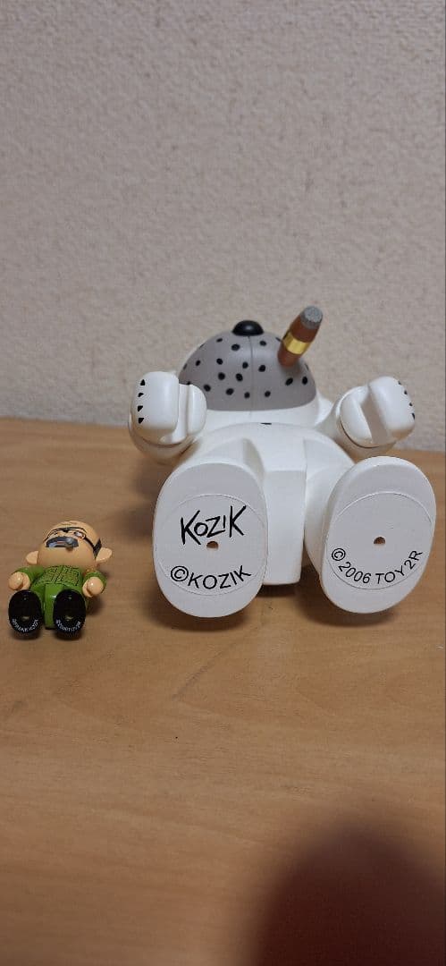 kozik QEE toy2r レア おまけスモーキンバニー１体