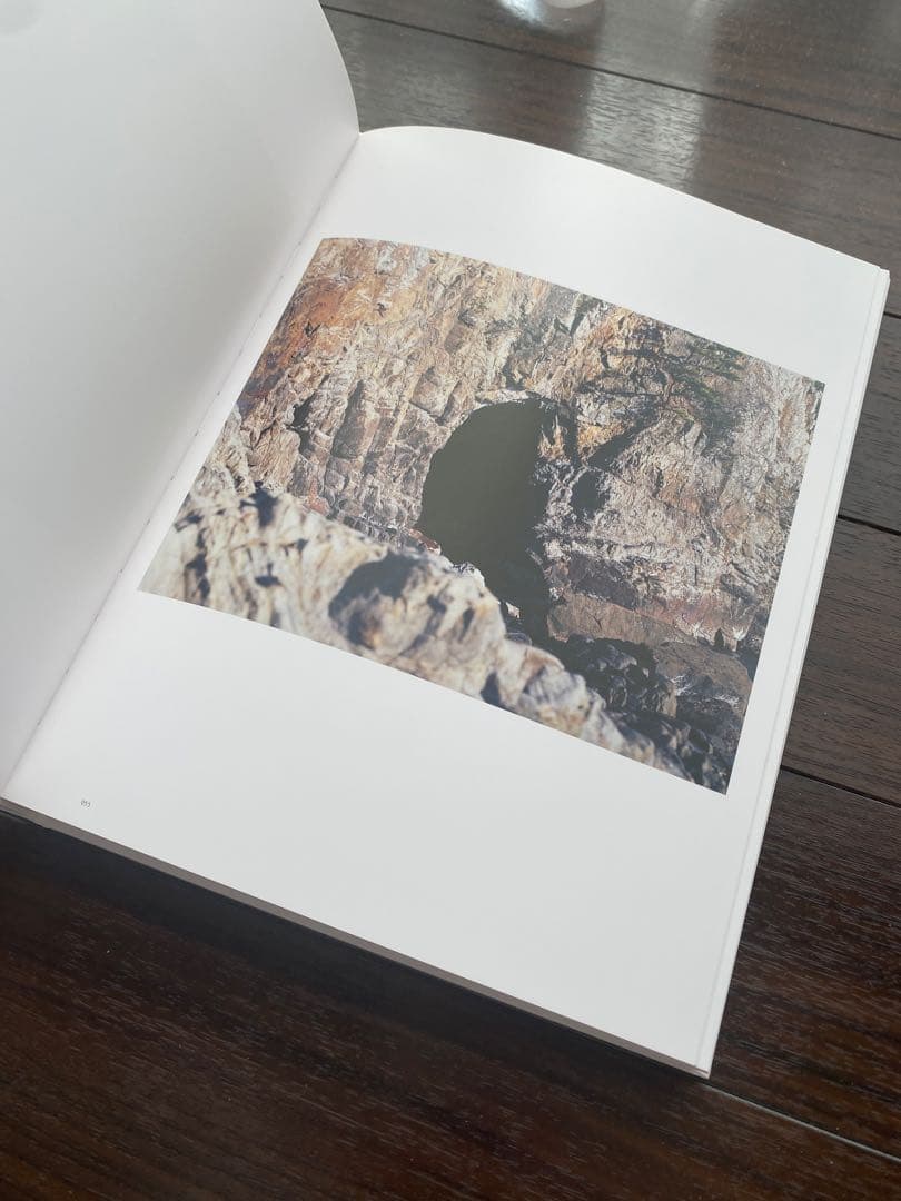 鈴木理策 写真展『意識の流れ』公式展覧会カタログ 会場販売用 白クロス装版