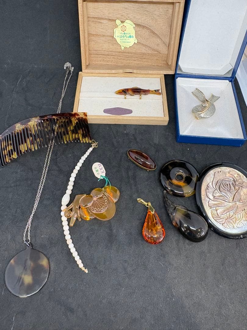 べっ甲製 魚型ペンダントネックレス 木箱付き