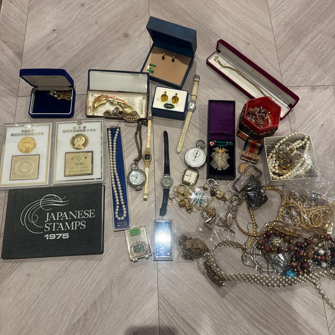 遺品整理、時計、アクセサリー、勲章など