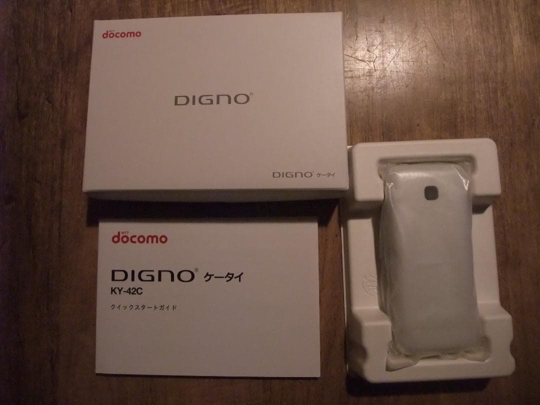 docomo ドコモ DIGNO KY-42C ホワイト