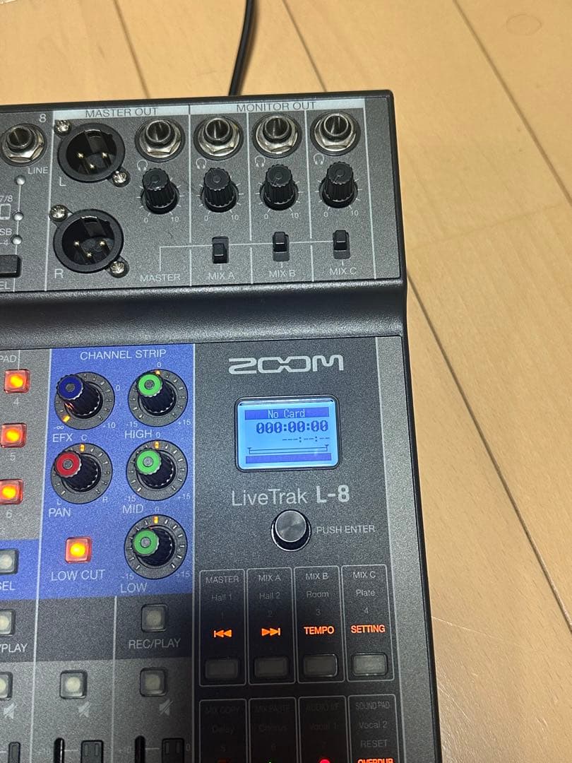 Zoom LiveTrak L-8 デジタルミキサー