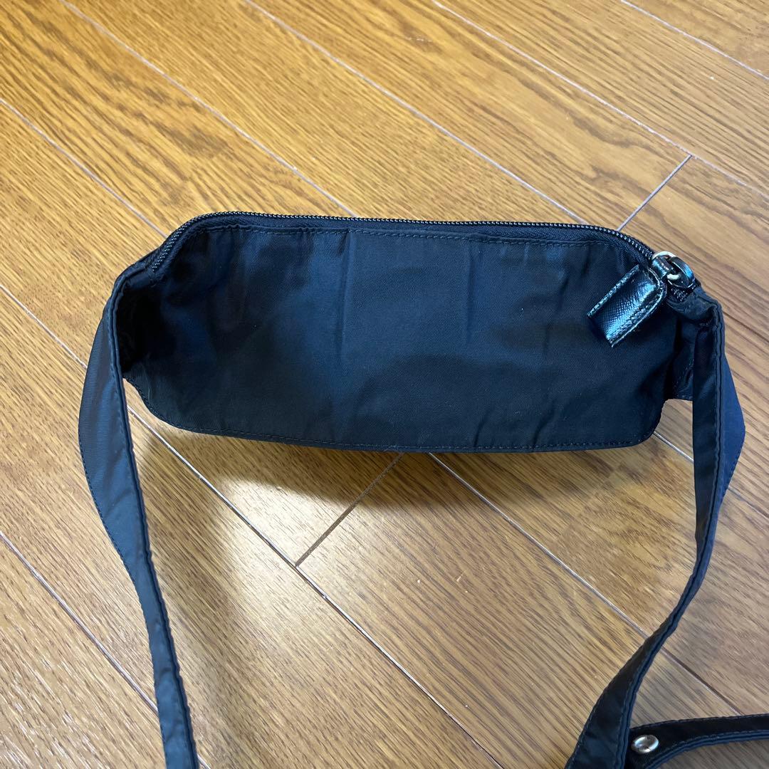 【新品】PRADA ウエストポーチ（黒色）