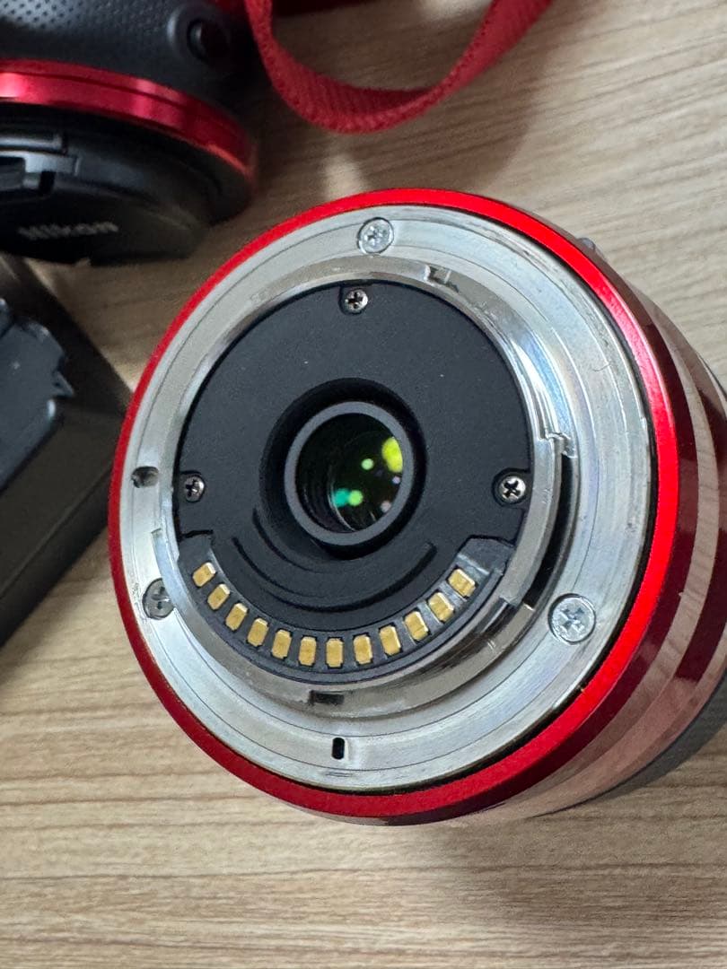 Nikon 1 J1 レッド デジタルカメラ 10-30mmレンズ付き