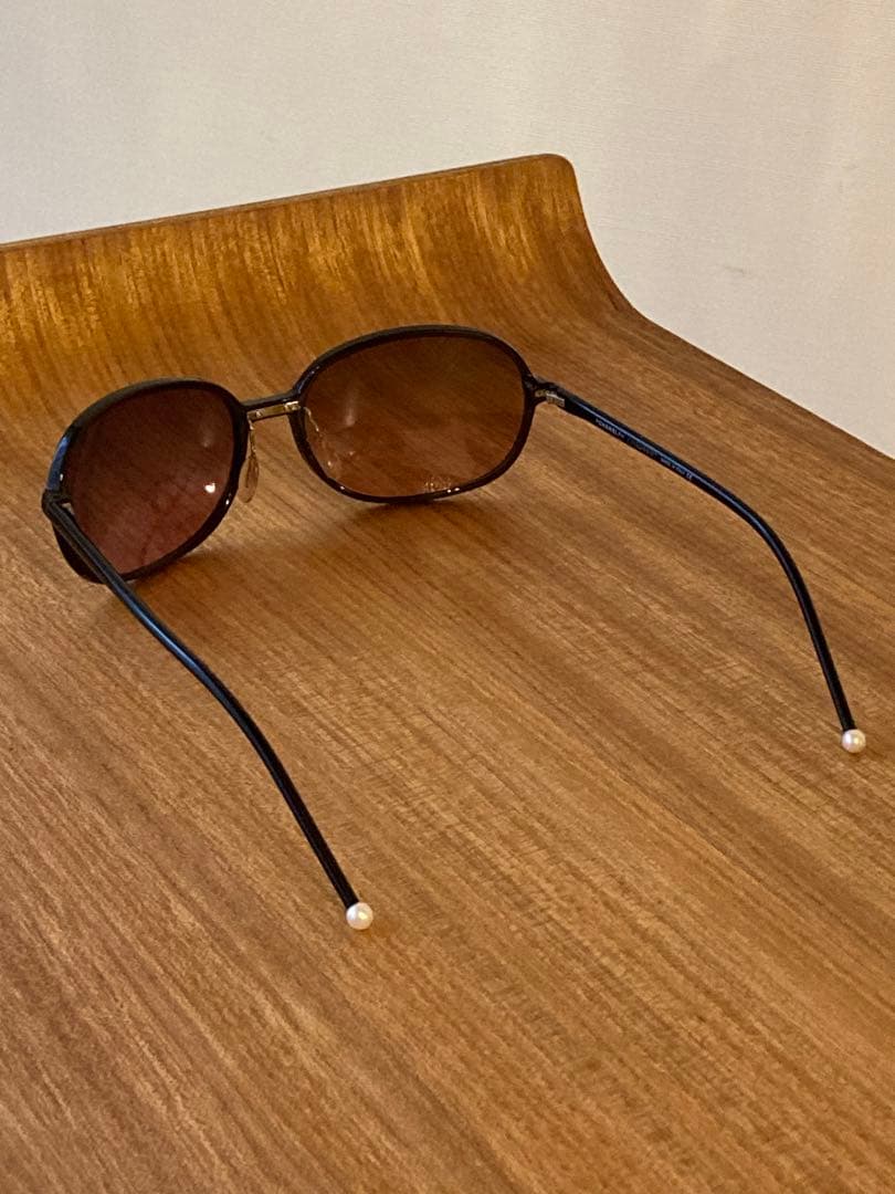 シャネル CHANEL サングラス　ロゴプレート パール飾り