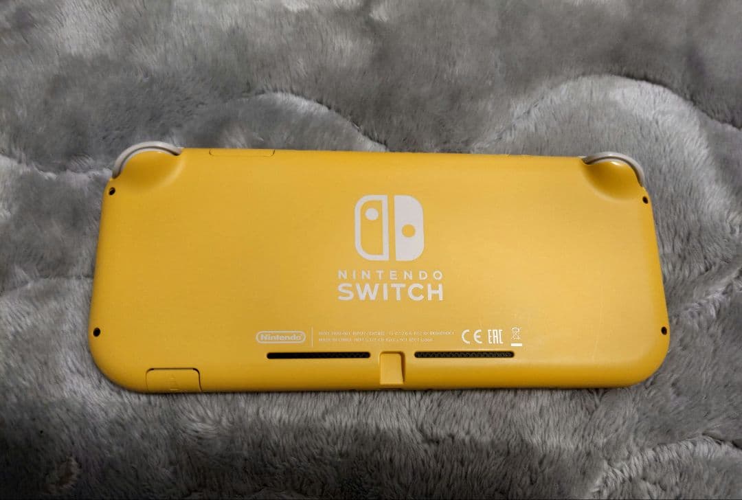 Nintendo Switch Light イエロー 充電器 箱付き