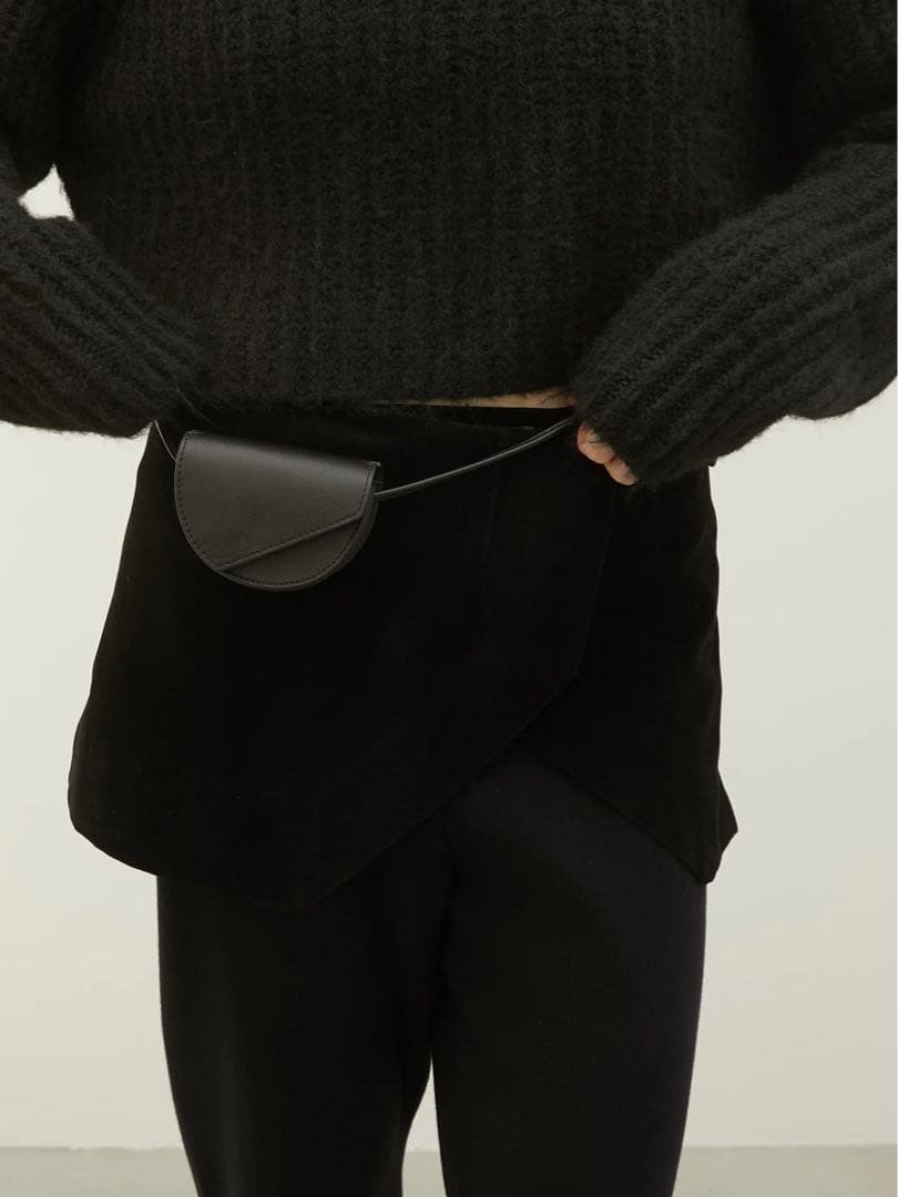 m25ページ　LA PEAU DE GEM スエードビスチェ