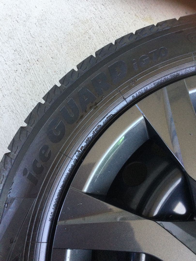 スタッドレスタイヤYOKOHAMA ice GUARD 17インチ 4本セット