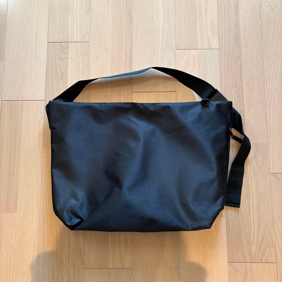 meltum NYLON MESSENGER BAG BLACK 未使用品