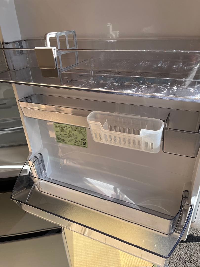 ☆美品☆ 2025年製　TOSHIBA 3ドア冷蔵庫 GR-W33SC(KZ)