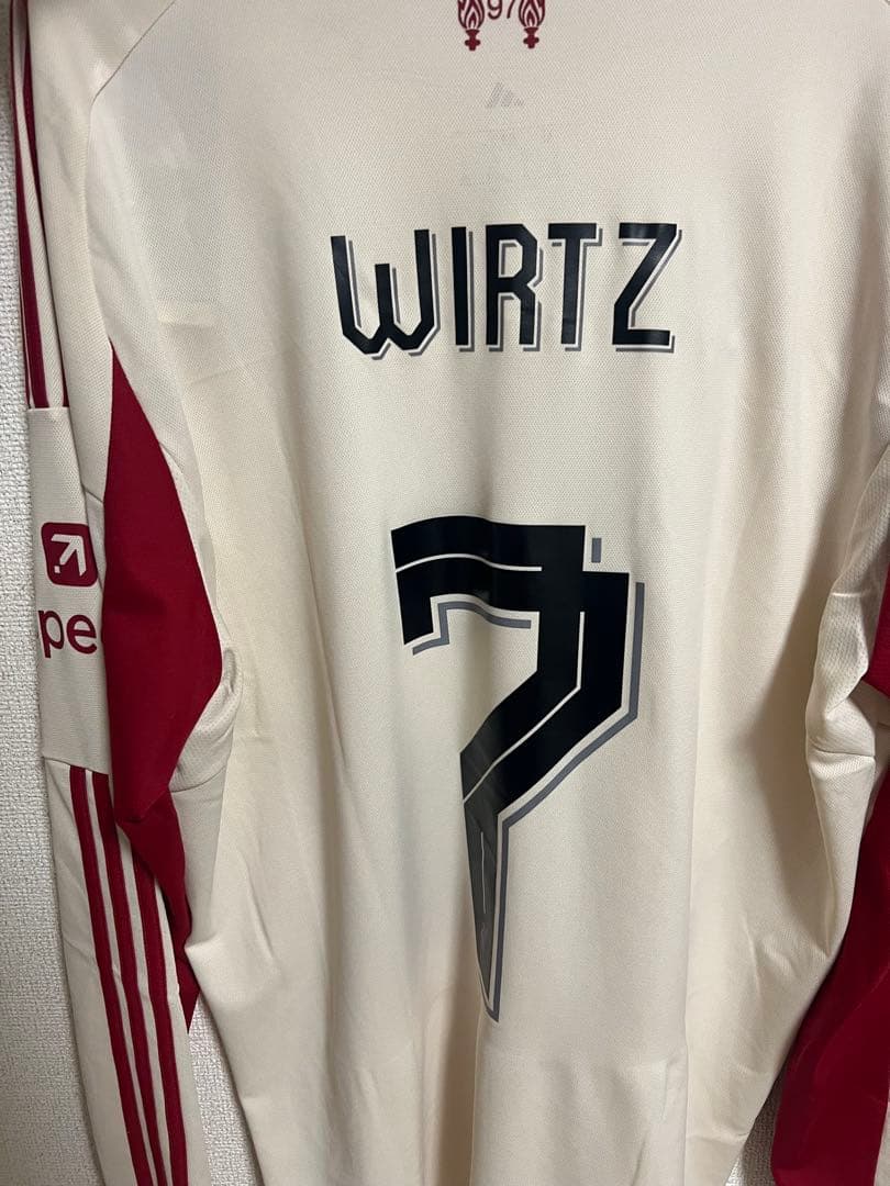 リヴァプール　ユニフォーム　ヴィルツ