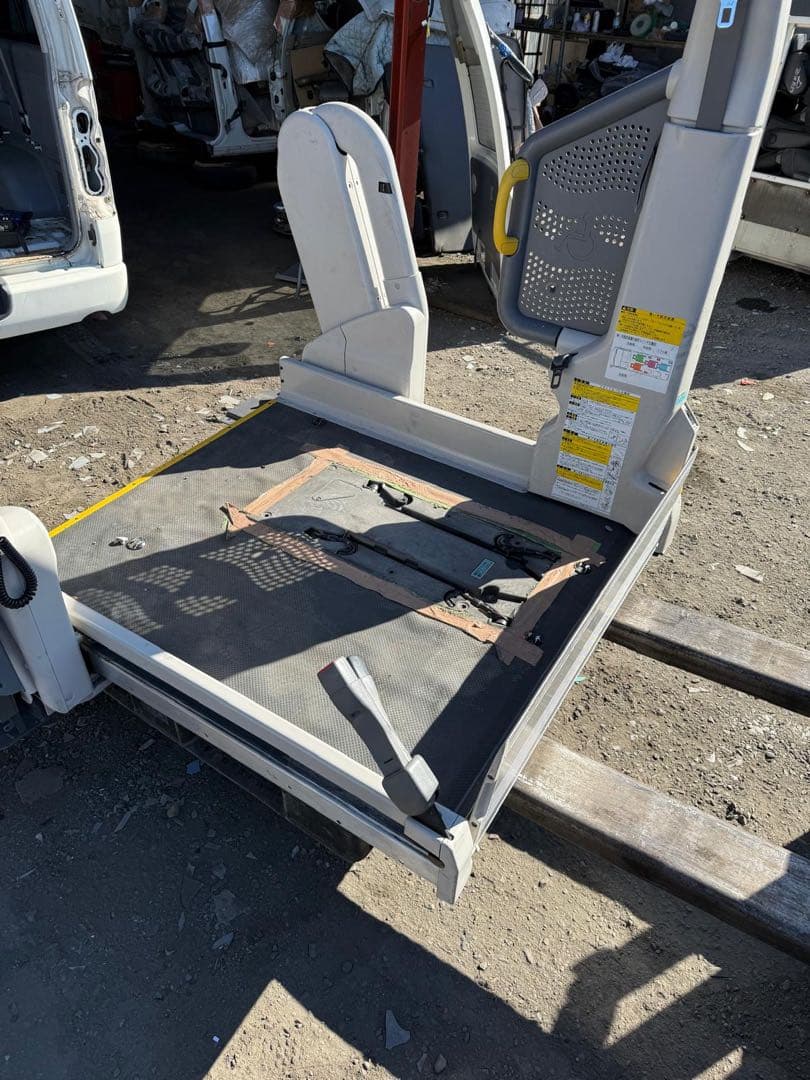 トヨタ純正 ハイエース 福祉車両用電動車いすリフト 動作確認済