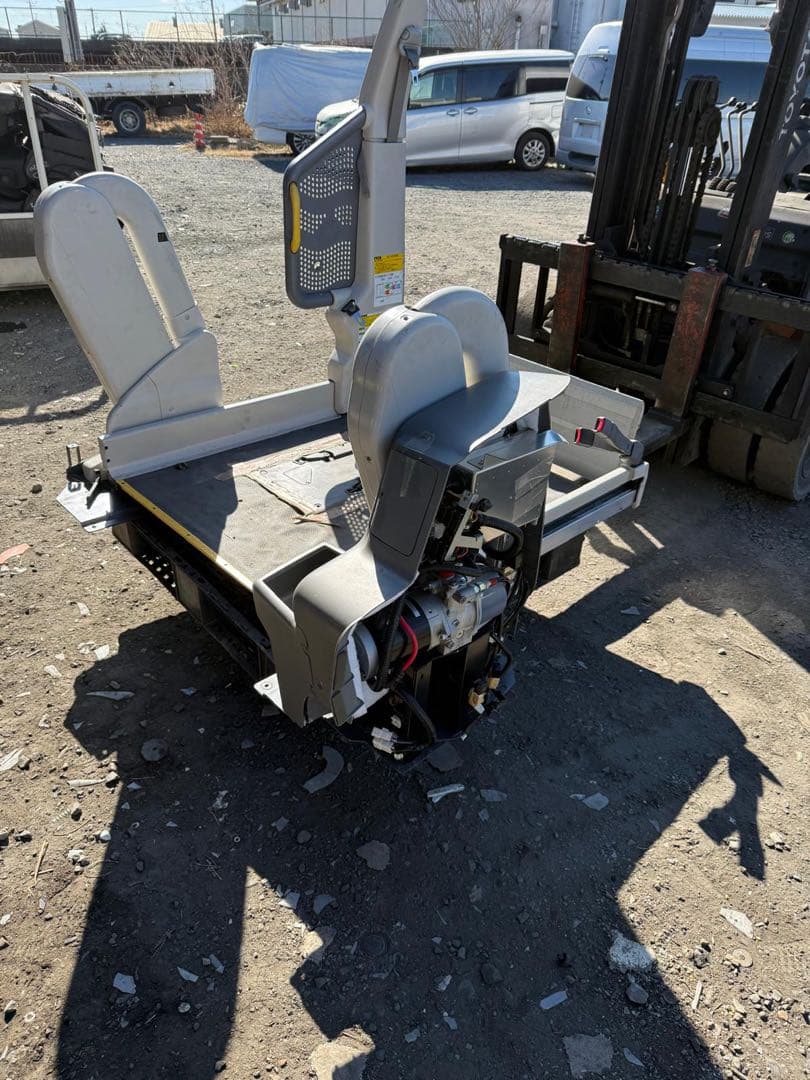 トヨタ純正 ハイエース 福祉車両用電動車いすリフト 動作確認済