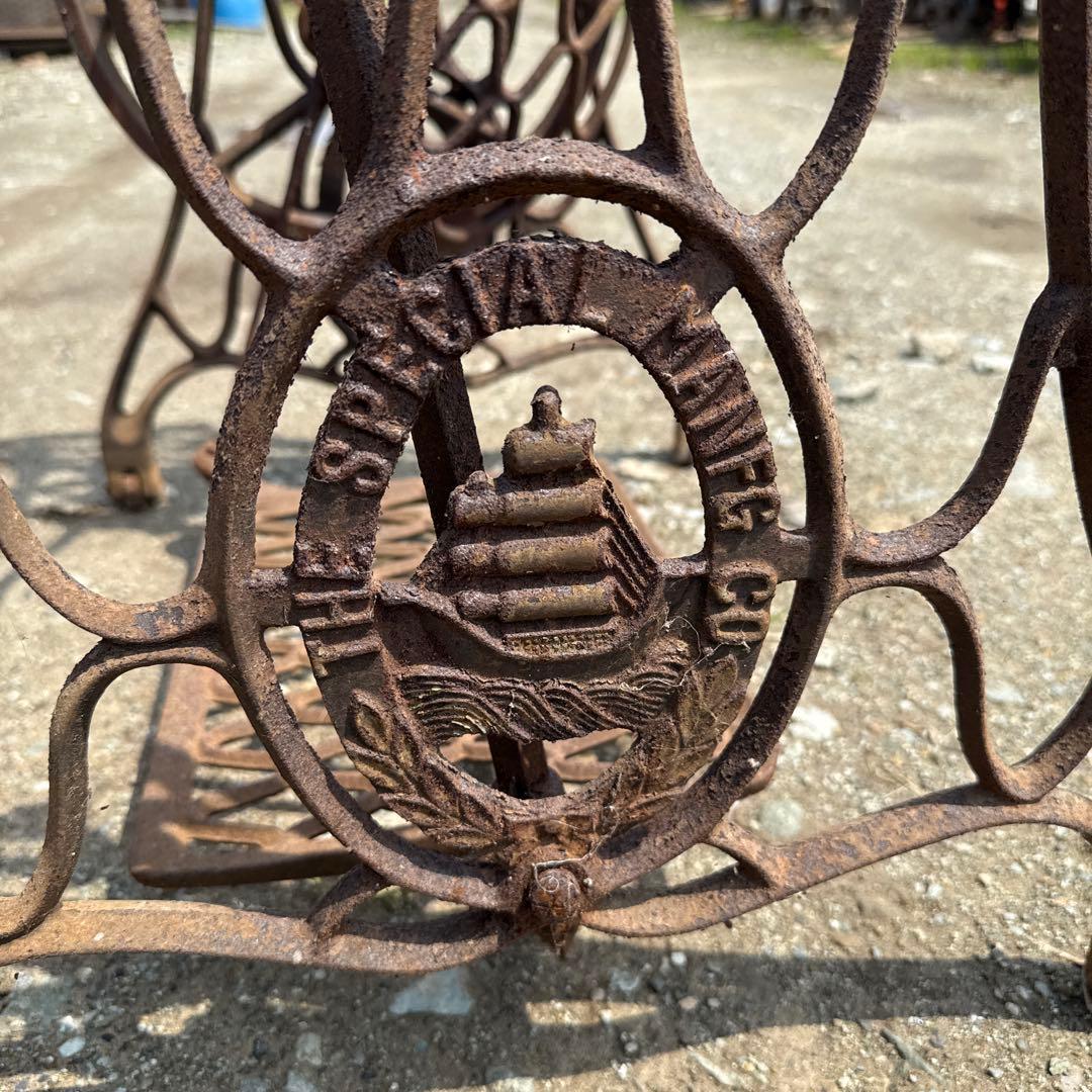 ＆激レア SPECIAL足踏みミシン ミシン脚 網目 古鉄 アンティーク 現状品