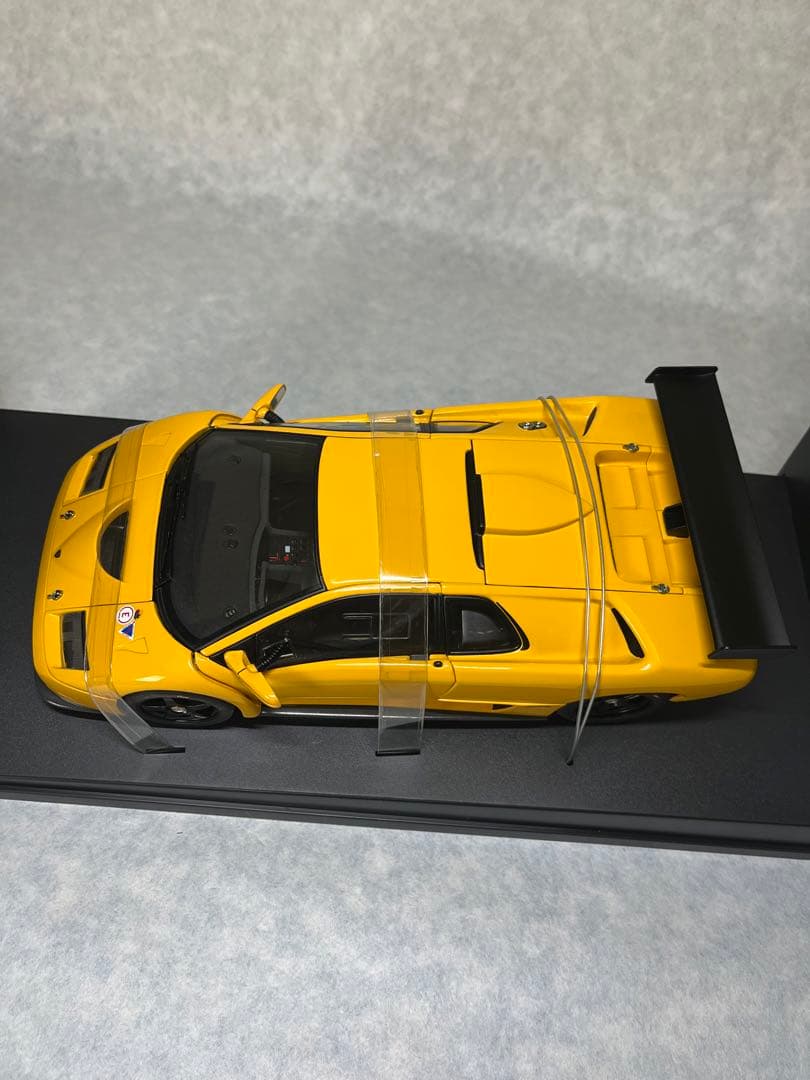 オートアート　ディアブロ　GTR スケール1/18 Diablo 黄色