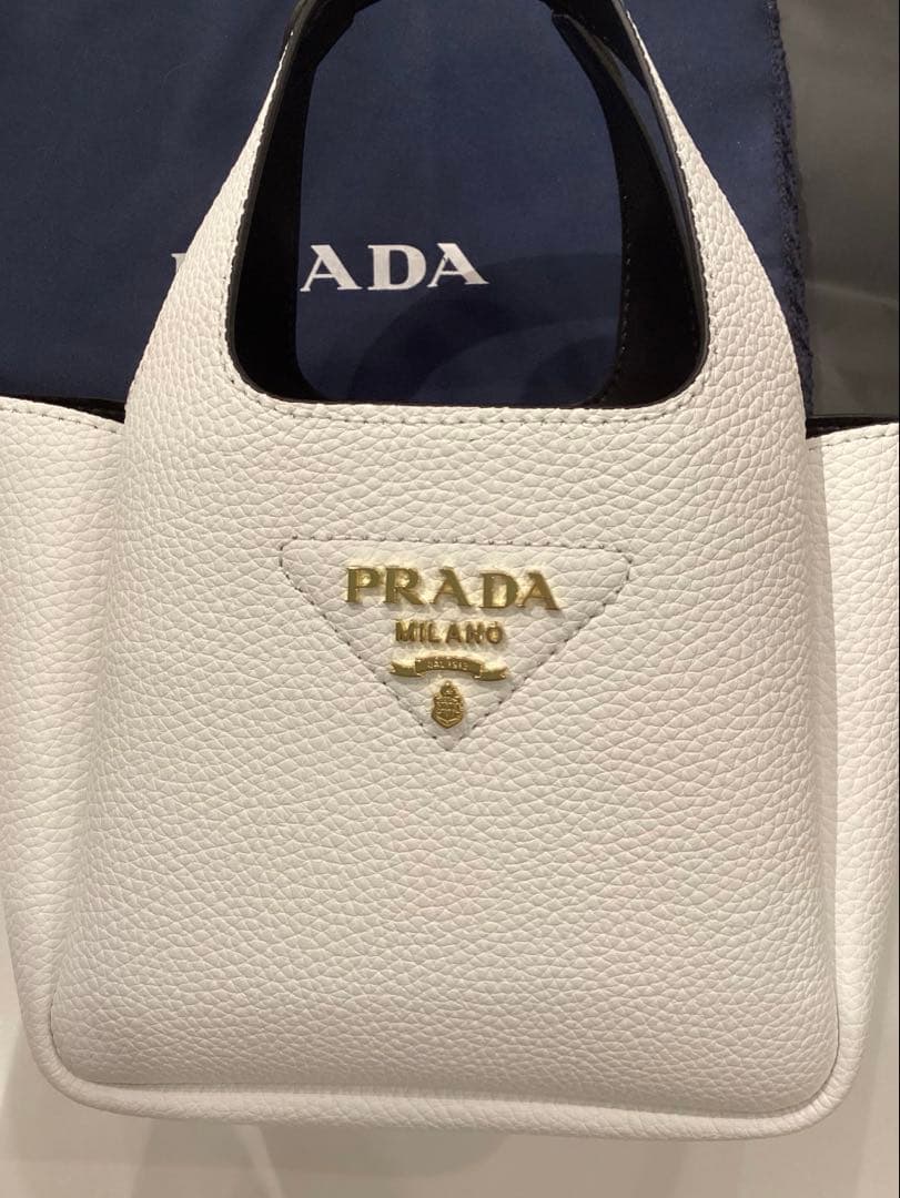 PRADA ホワイトハンドバッグ　ノベルティ　即日発送