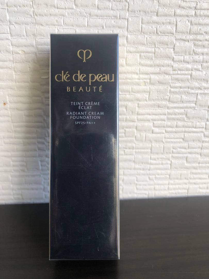 クレ・ド・ポー ボーテ タンクレームエクラ オークル00ファンデーション 25g