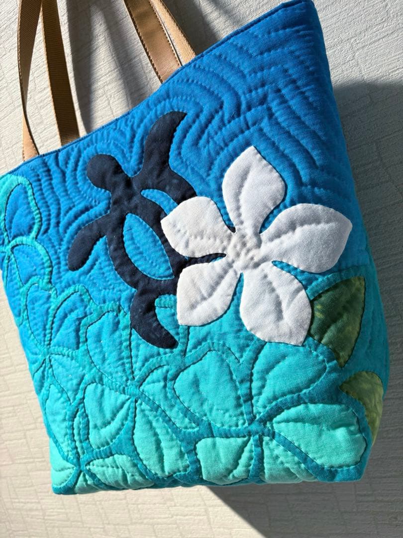 ハワイアンキルトトートバッグ　　　　　　グラデーションB 　　プルメリア&ホヌ