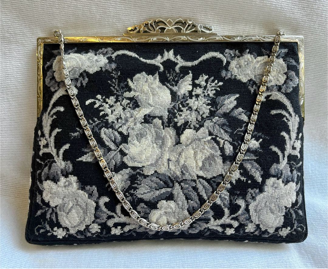 プチポワンバック　ニードルポイン 刺繍 アンティーク　モノクロ　ハンドバッグ