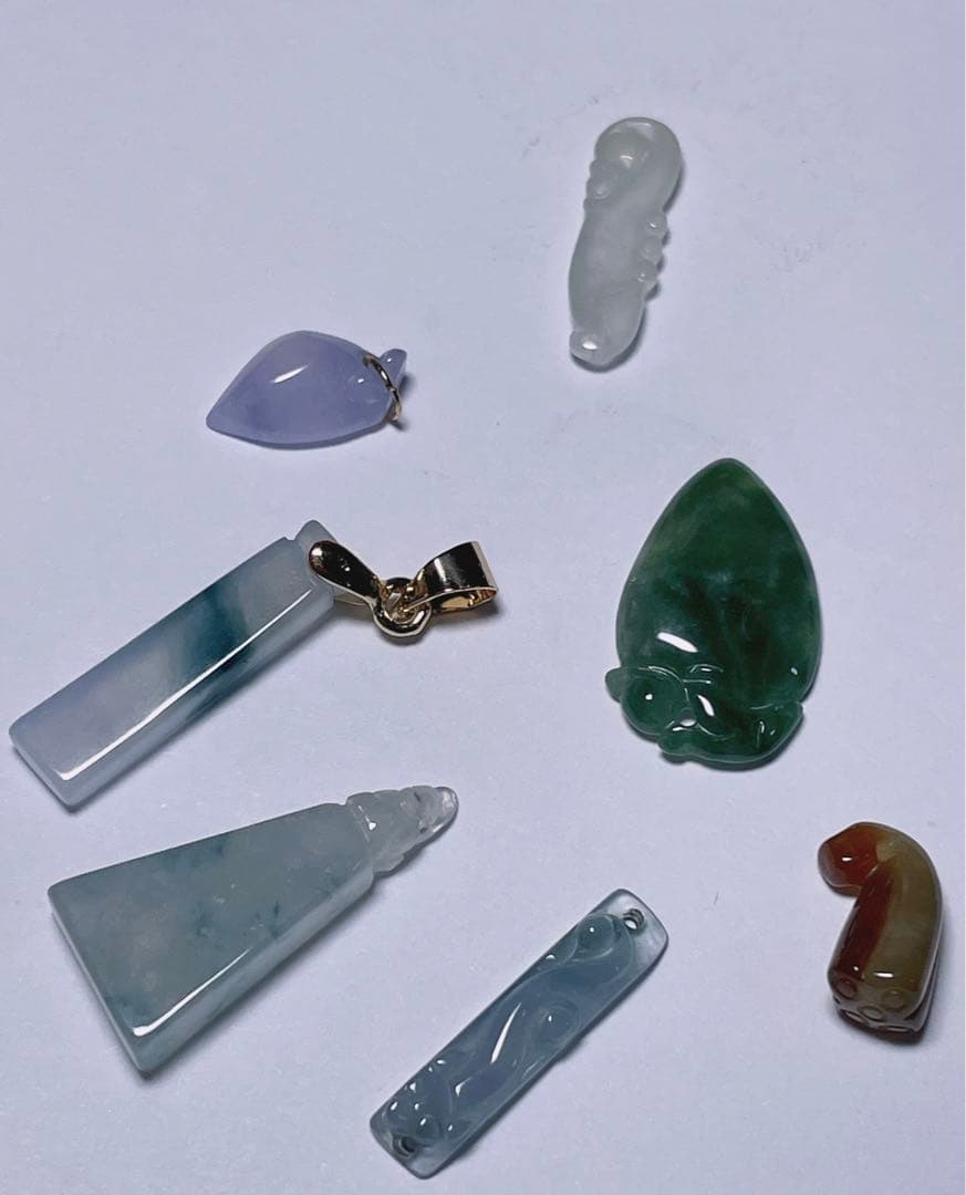 東泰堂ページ 天然翡翠 ヒスイ 彫刻小物　半透明　本物保証　ペンダント