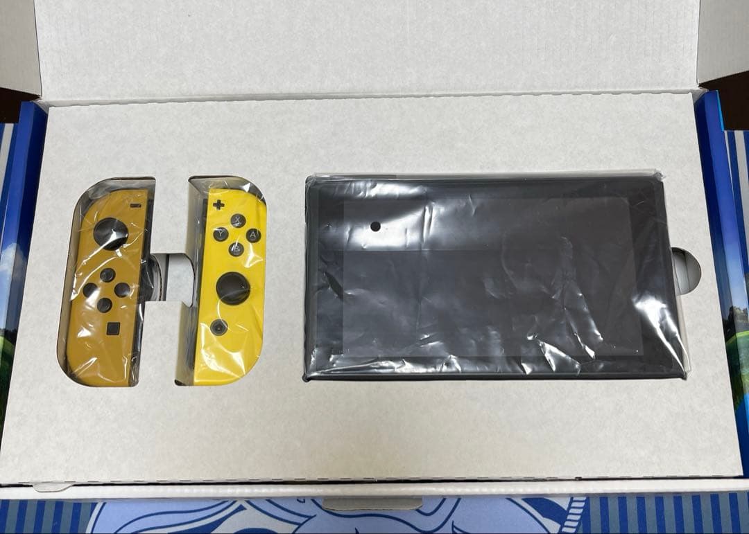 レッツゴーピカチュウ　ミュウ入りモンスターボールPlus付