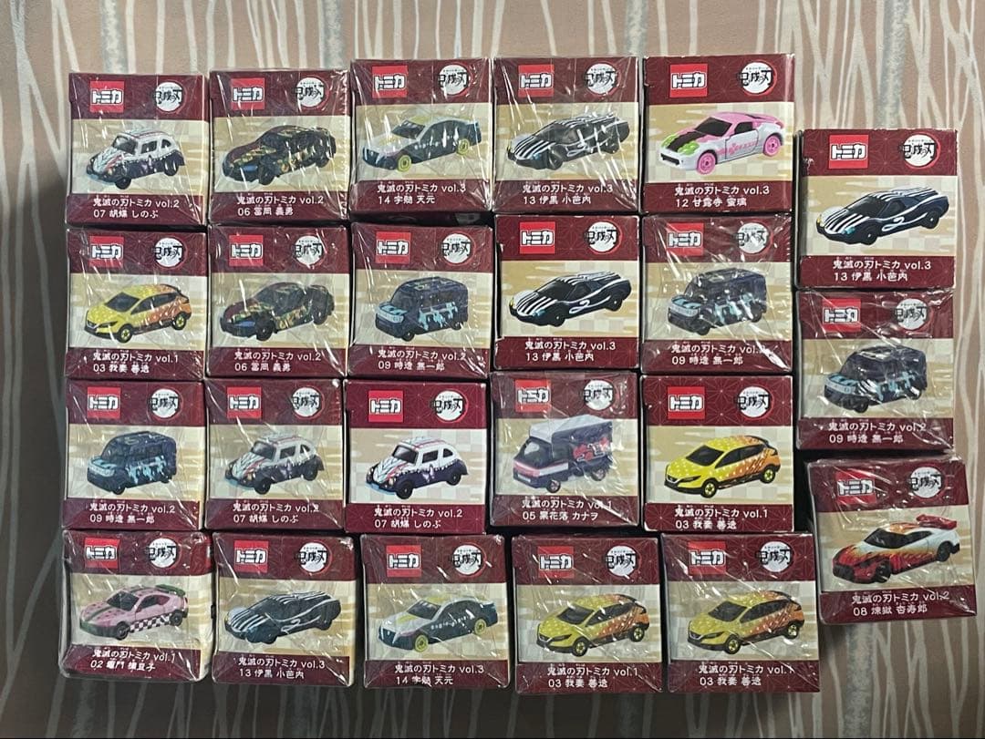 トミカ 鬼滅の刃シリーズのミニカー、合計35台セットです。