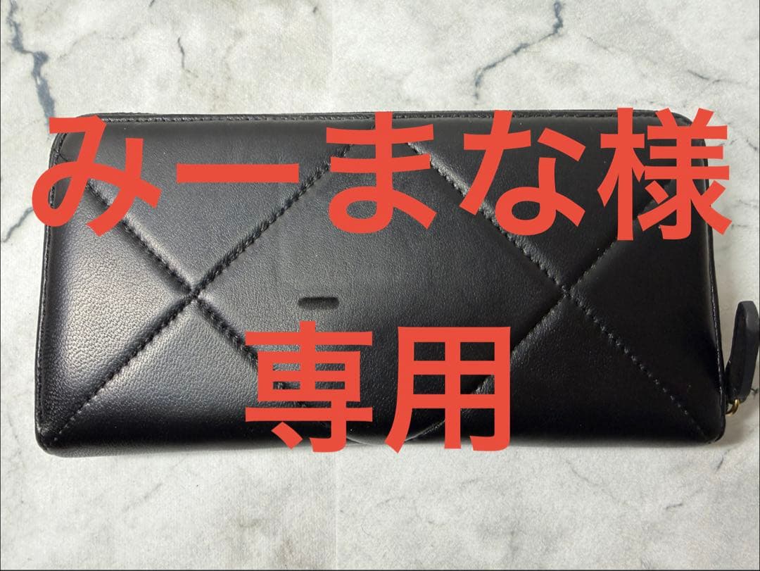 みーまな　黒 レザー 長財布 ゴールドファスナー