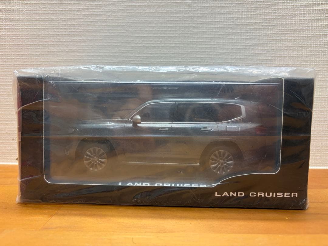 ランドクルーザー300 ミニカー　1/30