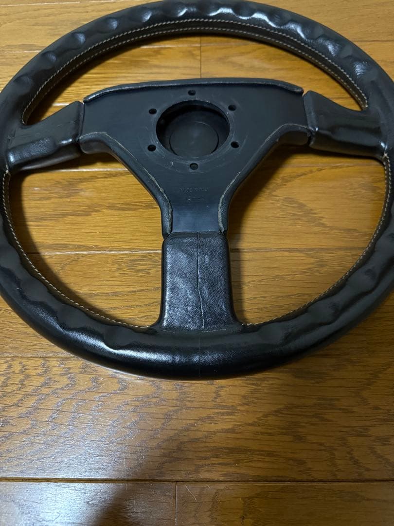 momo cobra モモ　コブラ　ステアリング