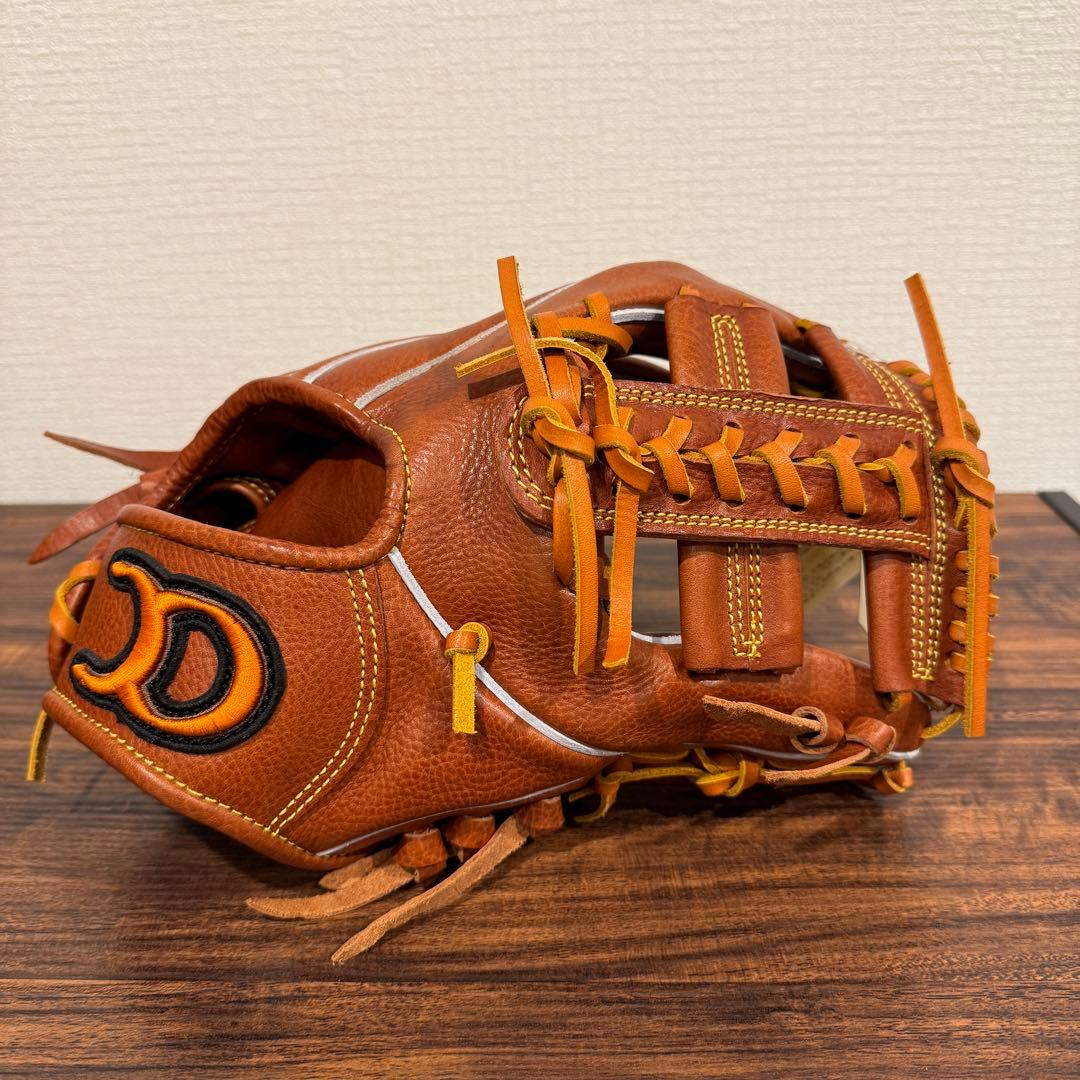 【20%OFF】DIQUES硬式グラブ　型付け済、非売品ブレスレット付き