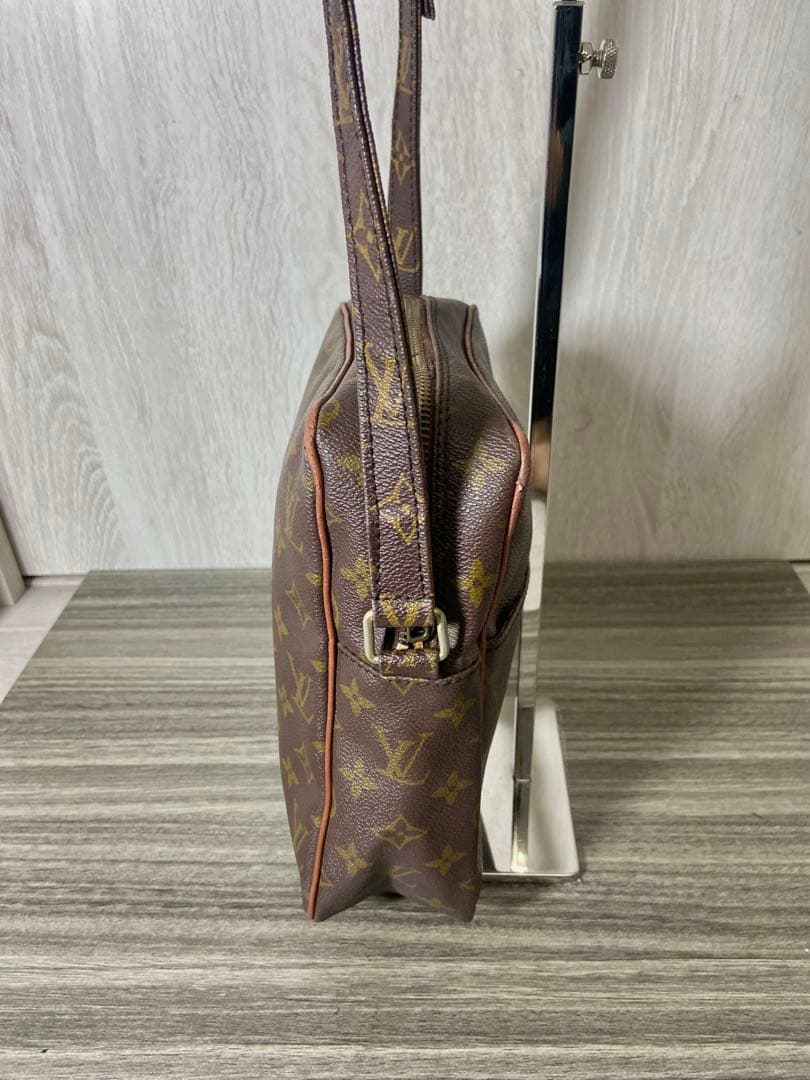 ルイヴィトン　ショルダーバッグ　モノグラム　プチマルソー　レザー　肩掛け