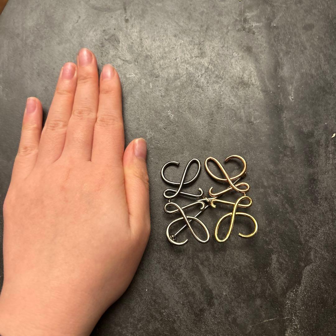 ロエベ　4色ブローチ