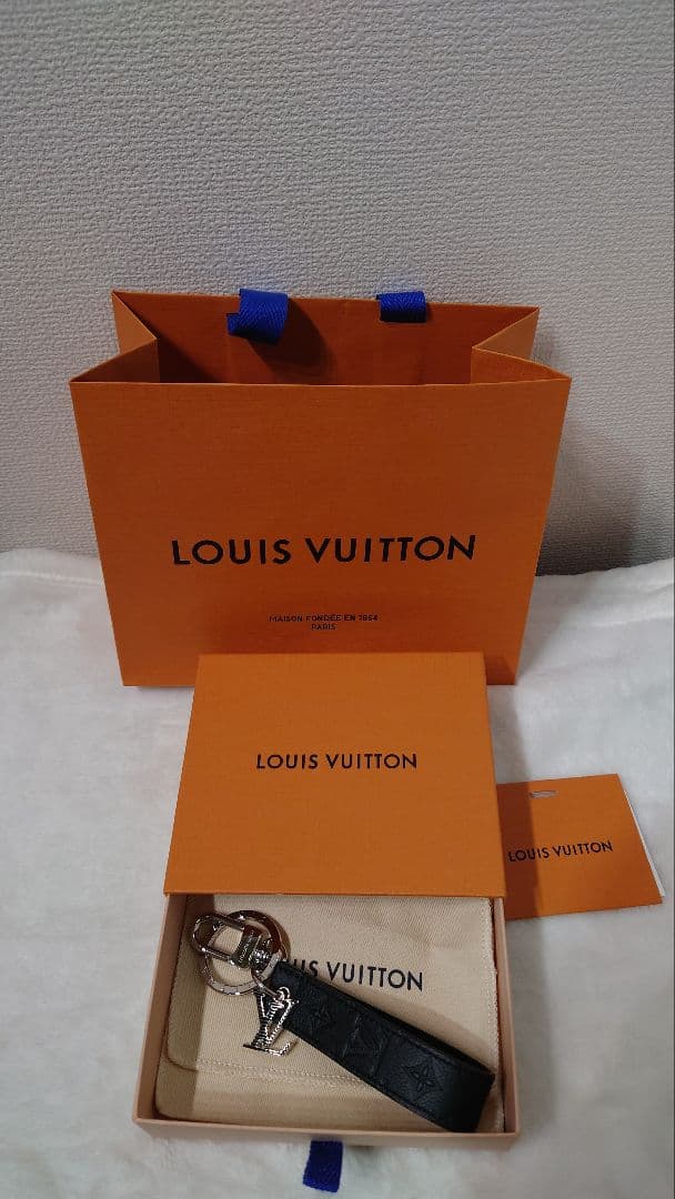 ★未使用　LOUISVUITTON　モノグラムシャドウ　キーホルダー　ドラゴンヌ