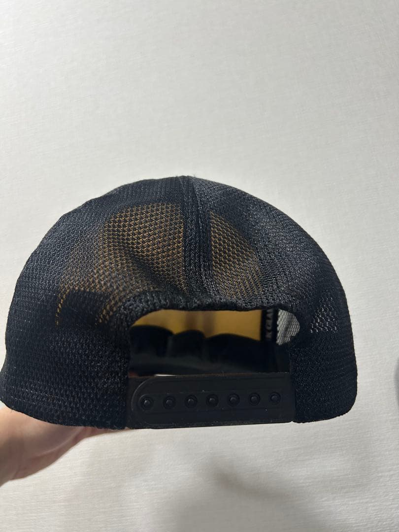 スタッズ付きメッシュキャップ