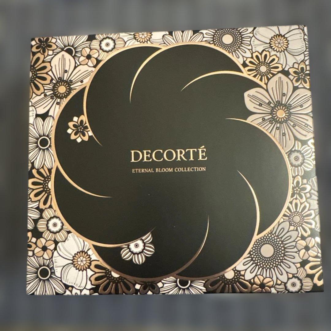 新品・未開封　コスメデコルテ　クリスマスコフレ　ショッパー付き