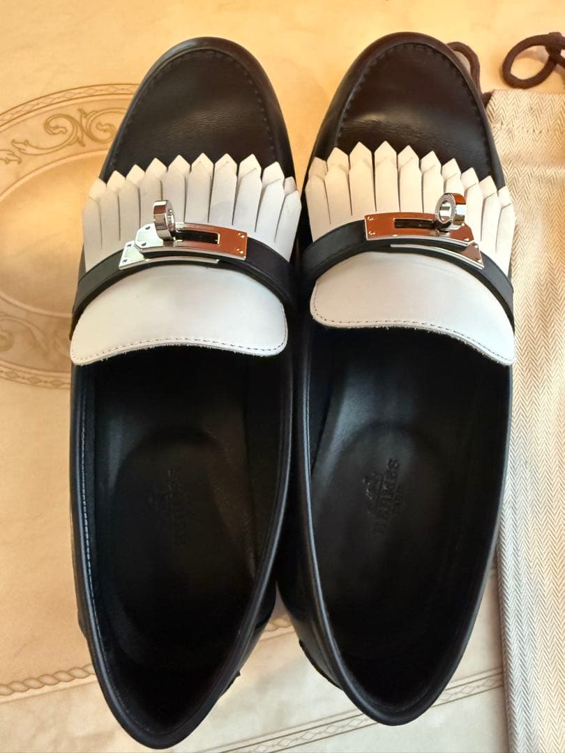 HERMES フリンジローファー ブラック・ホワイト