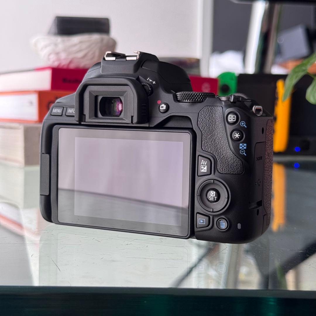 【格安・早い者勝ち】Canon EOS Kiss X10 デジタル一眼レフカメラ