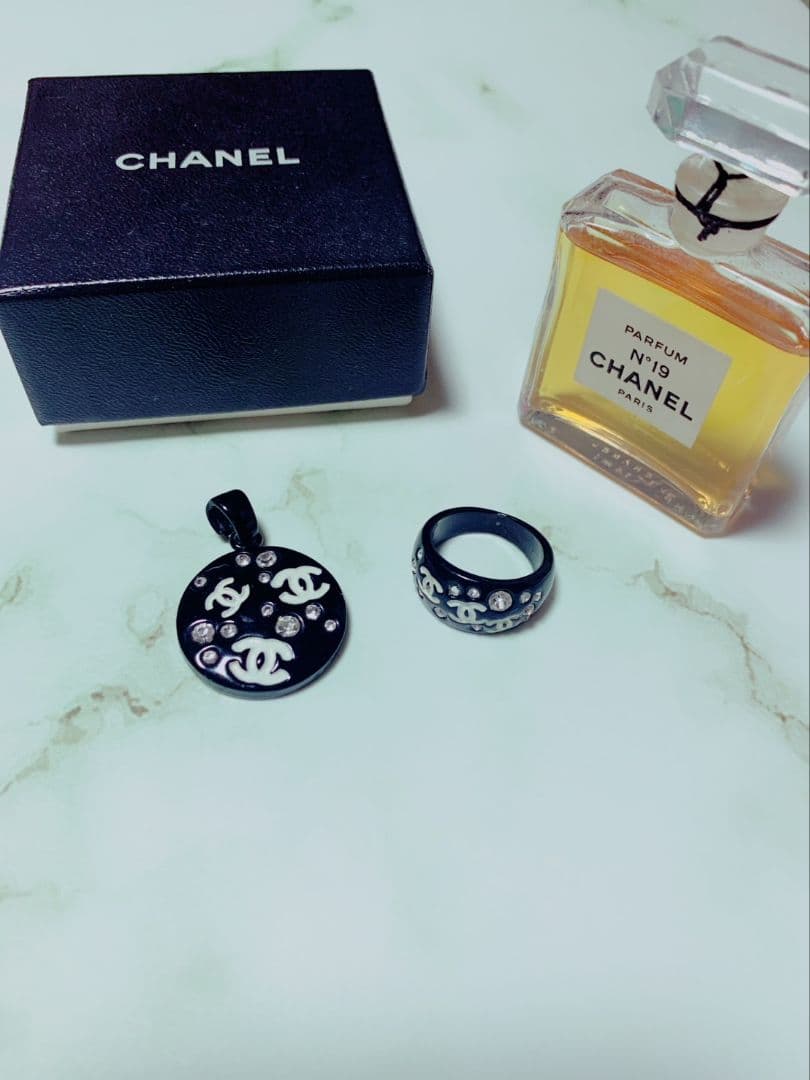 CHANEL チャーム ＆ リング セット