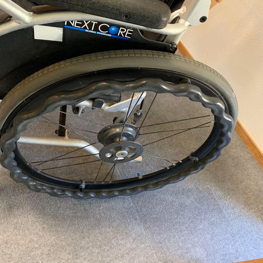 介助用車椅子　介護　黒