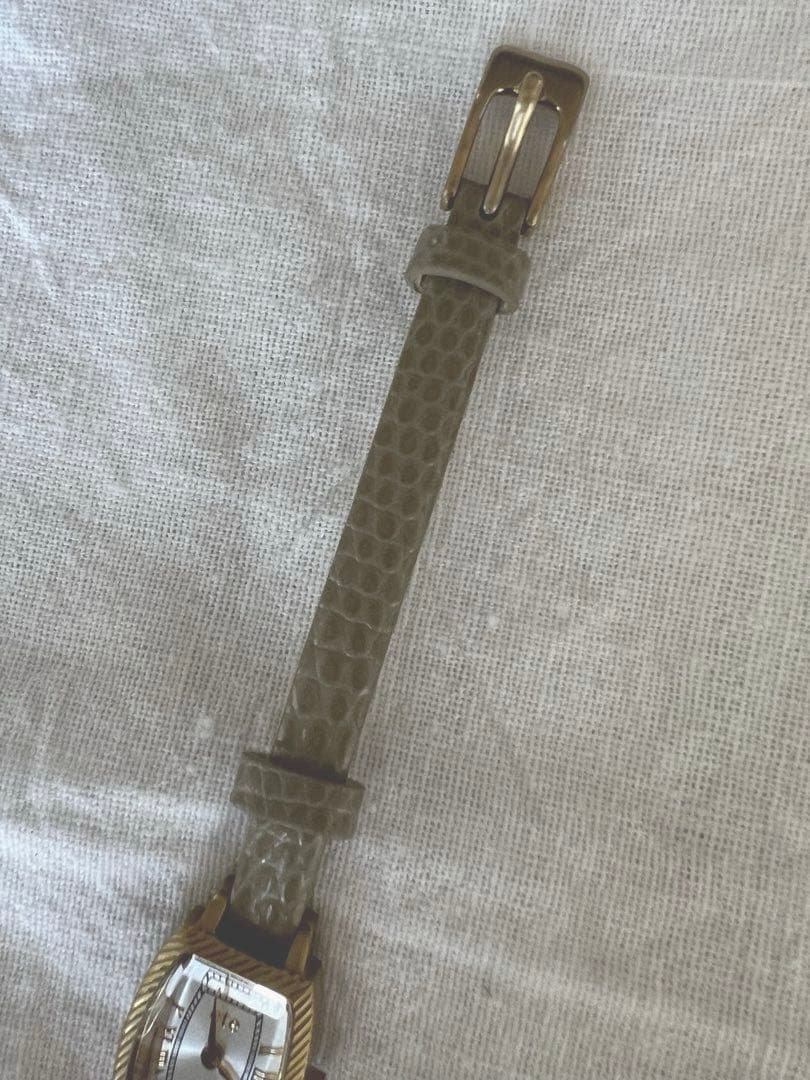 【美品】ete腕時計　トノー 1pダイヤエンボスレザーベルトレディース腕時計