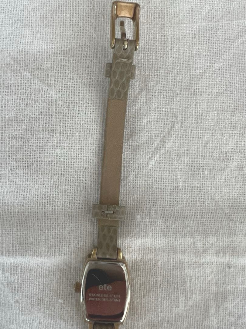 【美品】ete腕時計　トノー 1pダイヤエンボスレザーベルトレディース腕時計