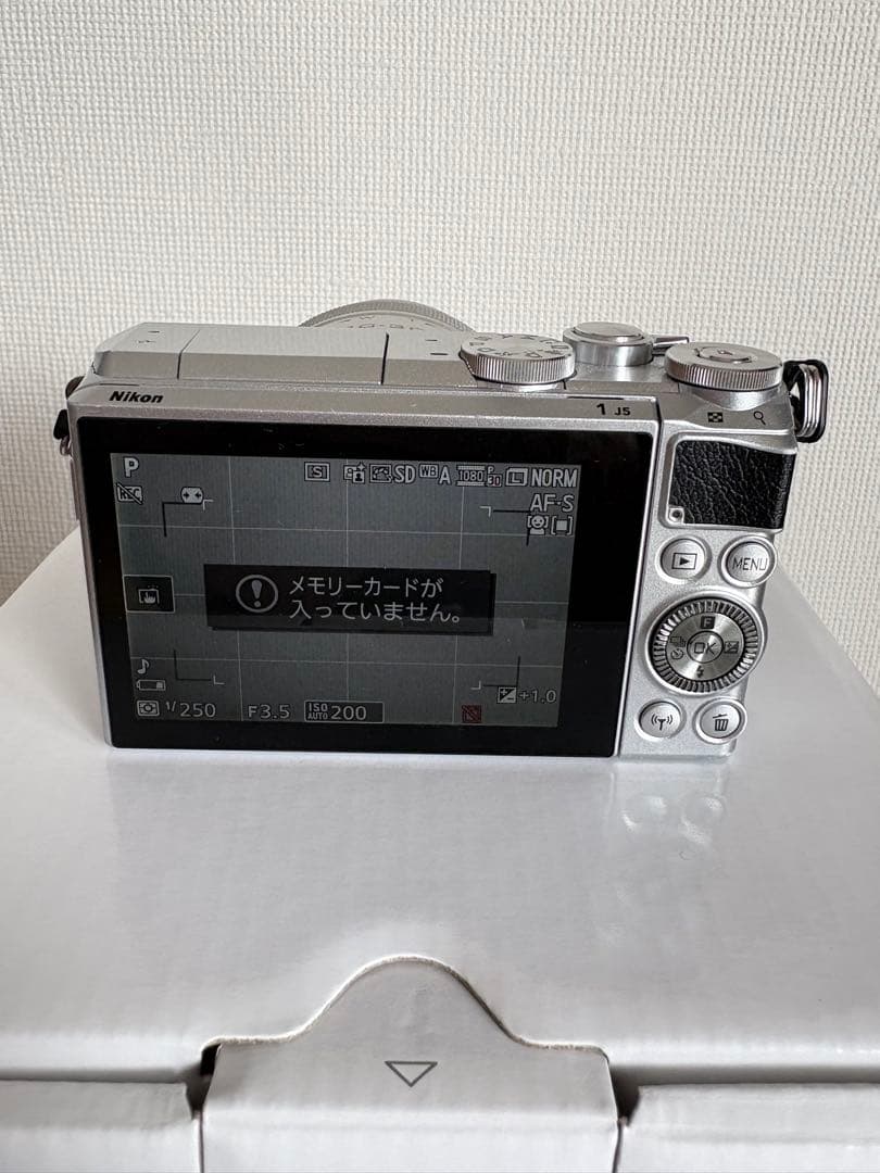 Nikon 1 J5 Zoom Lens Kit. 付属品あり