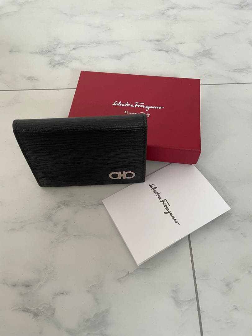 【FERRAGAMO 】フェラガモ ガンチーニ 名刺入れ レザー 黒