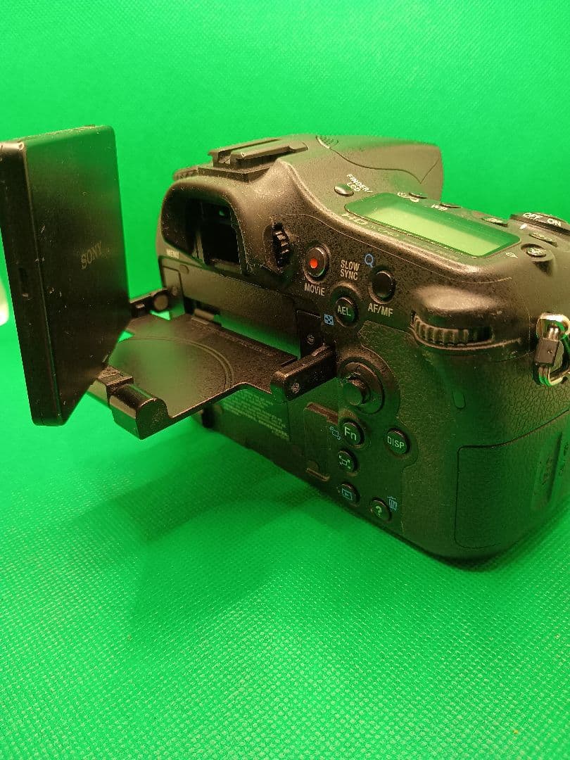 じ*ゃ様 SONY α77 SLT-A77V 高速連写ボディ バッテリー2個・充