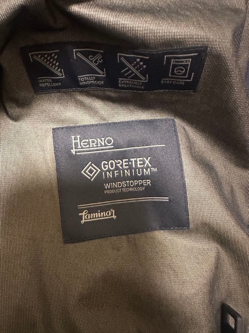 Herno ネイビー ダウンジャケット